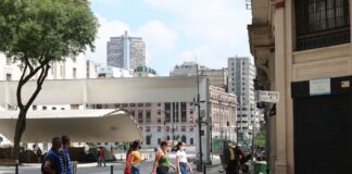 São Paulo autoriza uso de estacionamentos por bares e restaurantes