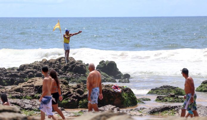 01_03_2022_Salvamar-Orienta-Sobre-Uso-das-Praias_Fot-Bruno-Concha_Secom_Pms-2_Easy-Resize.com