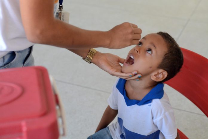 28_08_2018_Vacinao-nas-escolas_Foto_Jefferson-Peixoto_Secom_Pms-22_Easy-Resize.com