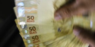 Rendimentos: renda média mensal da população brasileira foi de R$ 3.367 em 2025