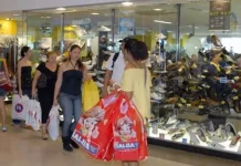 Vendas no comércio crescem 0,2% em agosto, após quatro meses de queda