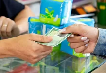 Beneficiárias recebem mensagens sobre retirada de absorventes no SUS