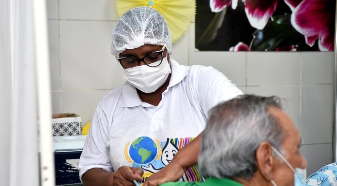 Prefeitura de Salvador inicia vacinação contra pneumococo para pessoas com 85 anos ou mais nesta quarta-feira (30)