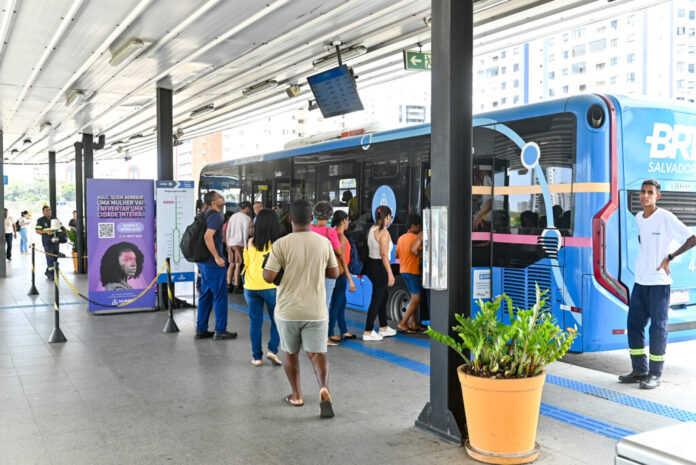 16_10_2026_Botao-Lilas-no-BRT-Tecnologia-de-protecao-as-mulheres_Foto_-Jefferson-Peixoto_Secom_Pms-9-1024x684