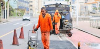 Pavimentação: Prefeitura aplica média de 15,7 mil toneladas de asfalto por mês em ruas e avenidas de Salvador