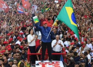 Feito inédito: Lula é reeleito presidente do Brasil em virada histórica